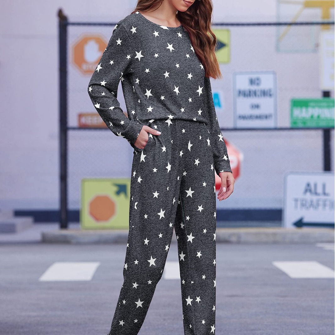 Spot traje de servicio a domicilio europeo y americano pijamas suministro de mujer traje de moda autoconstruido deportes de otoño e invierno nueva moda