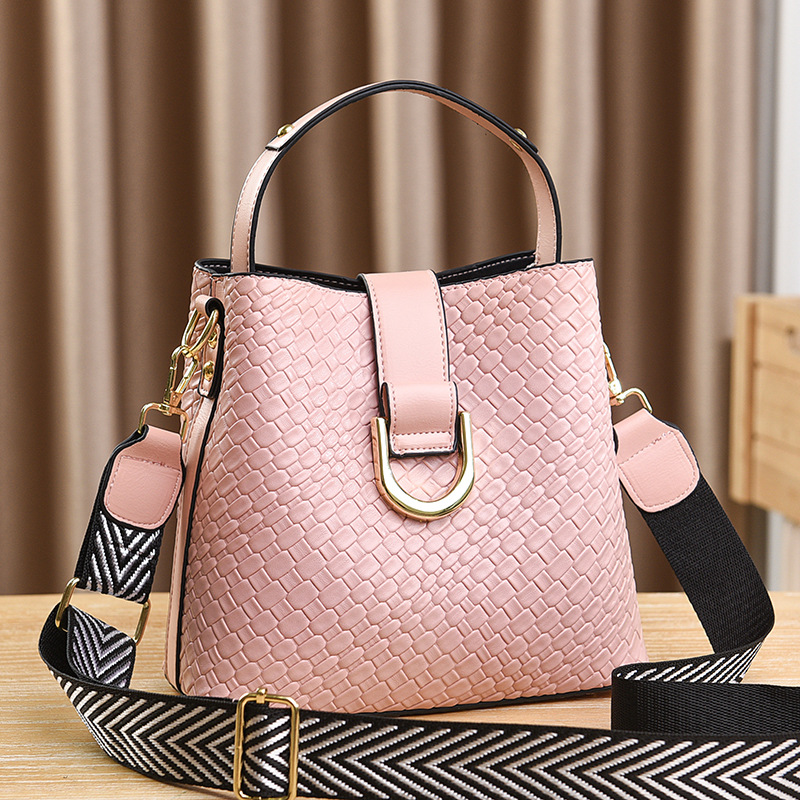 Bolsa de fábrica 2024 nueva bolsa de cubo de cercanías bolsa de moda de gran capacidad bolsa de hombro de las mujeres entrega de una sola pieza