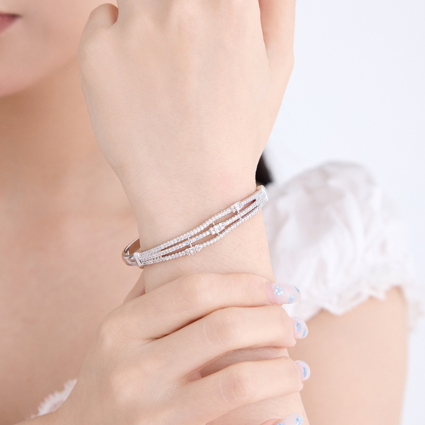 Pulsera Multicapa con Cierre de Aleación de Cobre y Circonia Galvanizada para Mujeres image 3