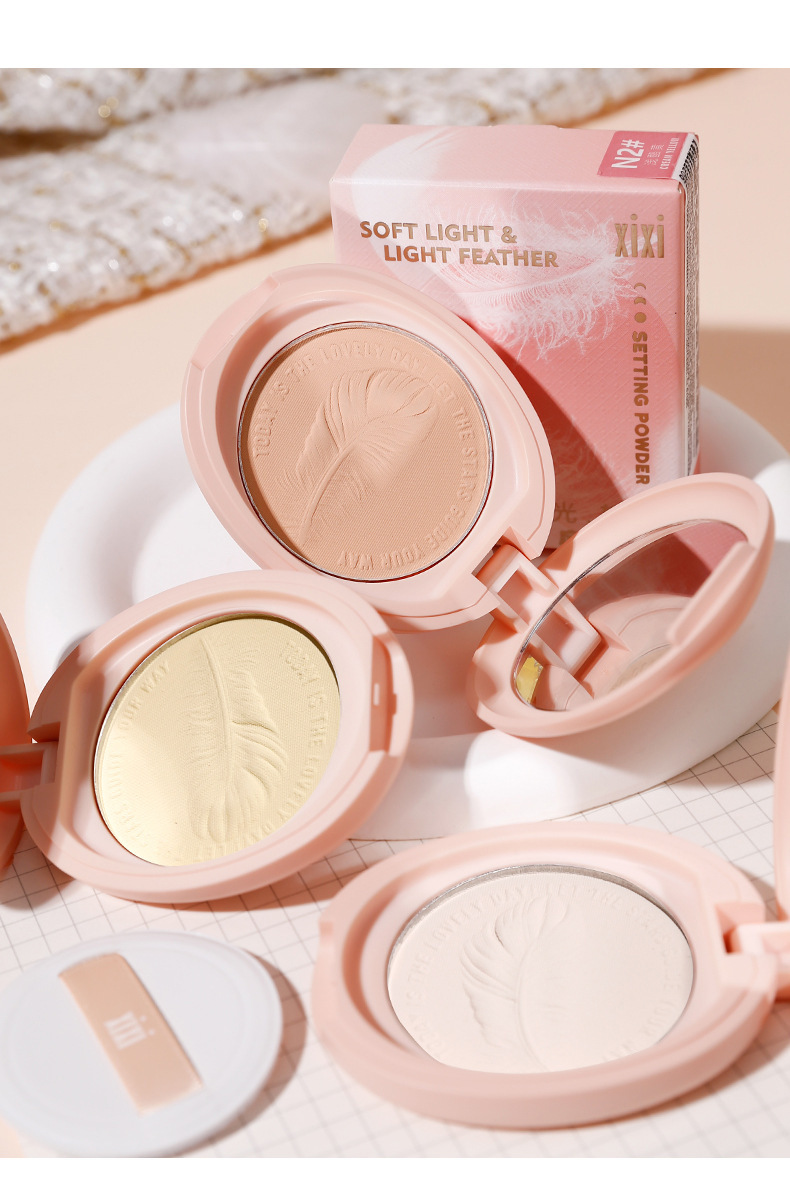 xixi Soft Light Feather Setting Powder Compact features a matte, soft mist concealer, long-lasting water resistance, and no smudging. It's a pseudo-natural look for students undefined