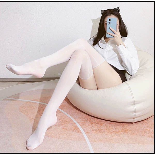 Glossy white