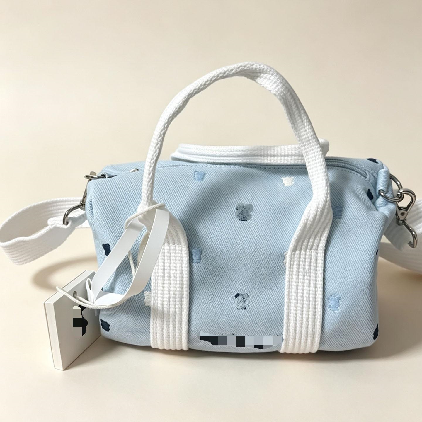 Twoi Creamy Fresh Blue Bear Embroidered Bucket Bag - Versatile for Commuting, Can Be Hand-carried or Cross-body, Small Bag for Girls