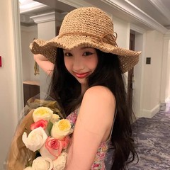 折り畳み式の草編み田園風の大きな軒の麦わら帽子の女性夏の海辺の三亜ビーチの休暇の日よけの日よけの太陽の帽子