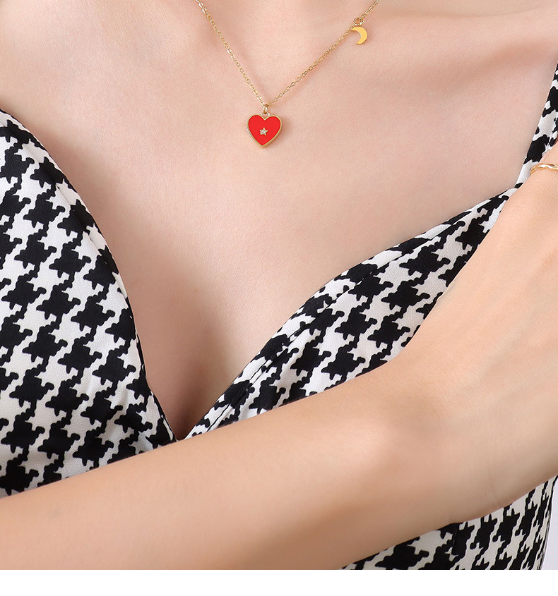 Small Design Sense Zircon Peach Heart Love Necklace Sweater Chain Titanium Steel Clavicle Chain Jewelry Spot display picture 3