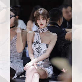 TZ3841性感辣妹玫瑰印花抹胸连衣裙女夏新款小众设计高级感包臀裙