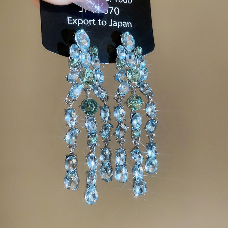 Agujas de plata transfronterizas flores de zircón aretes de bordillo estilo de moda pernos de auriculares lujosos de alto nivel de diseño de auriculares nicho