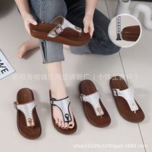 �羳2026���ļ�һ��ʽ�ێ���ɫ���m�������Ůʿƽ����Ь�S��