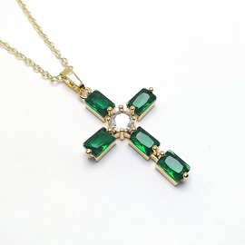 亚马逊热卖仿祖母绿十字架吊坠优雅时尚低奢方形绿石微镶彩宝项链