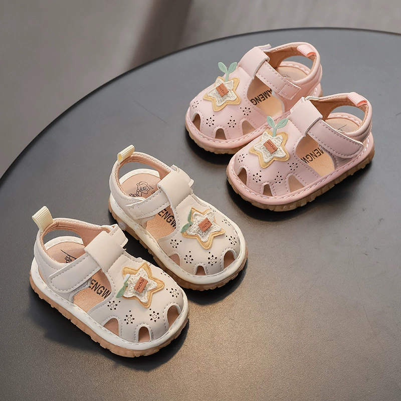 Летние детские мультяшные милые тапочки в стиле Crocs, для девочек раннего возраста, лето 2025, мягкая подошва
