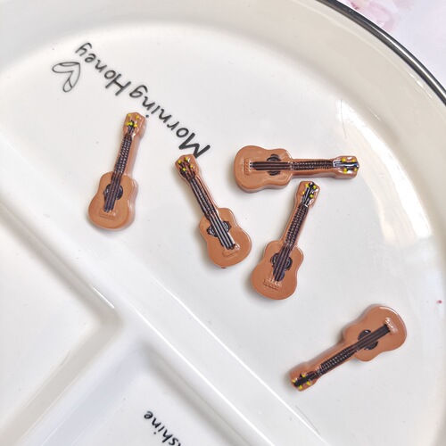 Creative dollhouse toy accessories, resin simulation guitar, violin diy jewelry, glue phone case accessories
