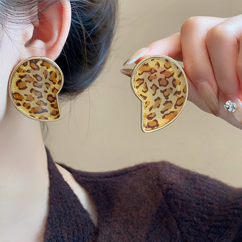 Pendientes de borla de flores de tul de aguja de plata Pendientes de súper hada verde menta fresca Pendientes de diseño exagerado de nicho