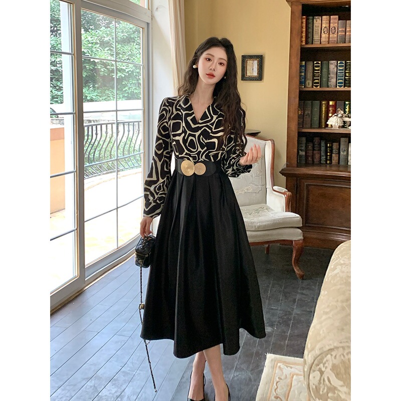2026 Autumn New Elegant Patchwork Satin Mid-Length Fashion Dress with Belt, Black Sheer Slim-Fit Design 2026 Autumn New Elegant Patchwork Satin Mid-Length Fashion Dress with Belt, Black Sheer Slim-Fit Design