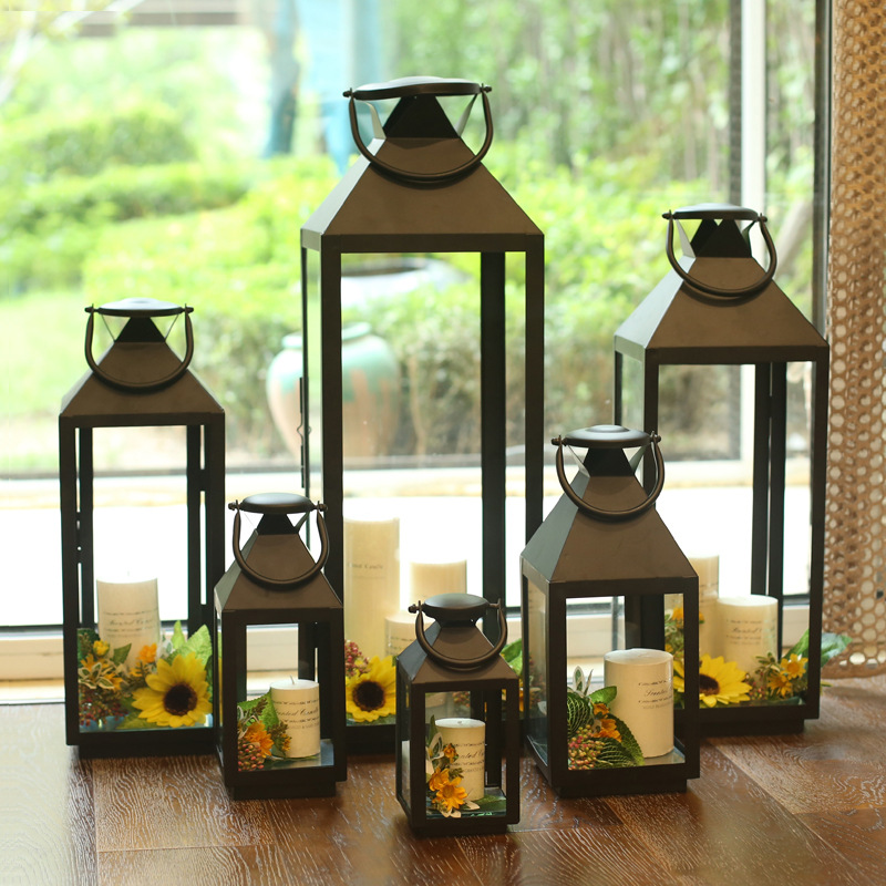 Fábrica tienda spot mayorista lámpara de viento de hierro forjado estilo europeo al aire libre piso de vidrio candelabros decoración de patio modelo candelabros