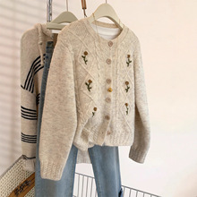 杏色长袖毛衣针织衫开衫女秋冬新款2025小香风刺绣加厚上衣A7834