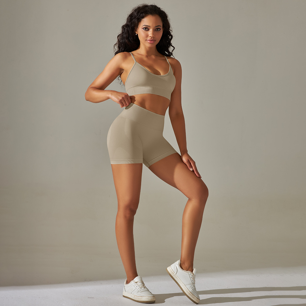 Transfronterizo europeo y americano de color sólido sin costuras de alta elástico apretado melocotón belleza espalda ropa deportiva ropa de yoga pantalones cortos de tres puntos traje de las mujeres