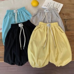 子供のズボン薄い 2025 夏の新しいスタイル無地防蚊パンツ男の子と女の子のためのファッショナブルなベビーブルマー超ソフト