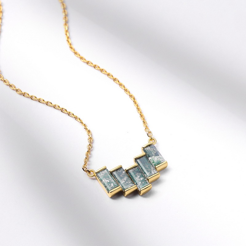 Nuevo diseño rectangular en forma de V transfronterizo collar de piedra de musgo verde S925 plata hierba de agua natural ágata cadena de clavícula personalizada