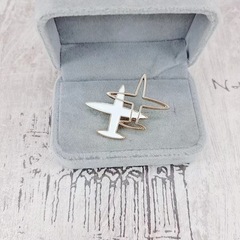 Personalized versatile suit collar pin, resin drip pendant, outerwear knit shirt pin, alloy material accessory