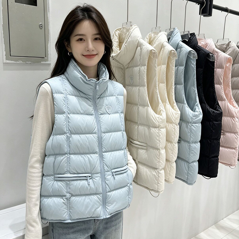 Korean-style fashion stand-up collar down vest for women, short style, new winter 2026, loose-fitting, slimming, casual ribbed jacket