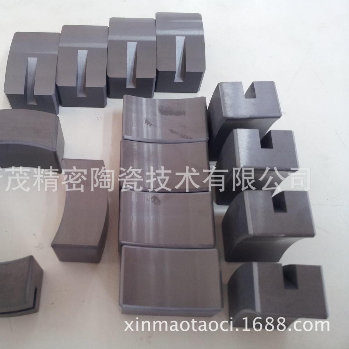 制作各种规格 氮化硅陶瓷 定位块，焊接夹具，无磁夹具，陶瓷模具