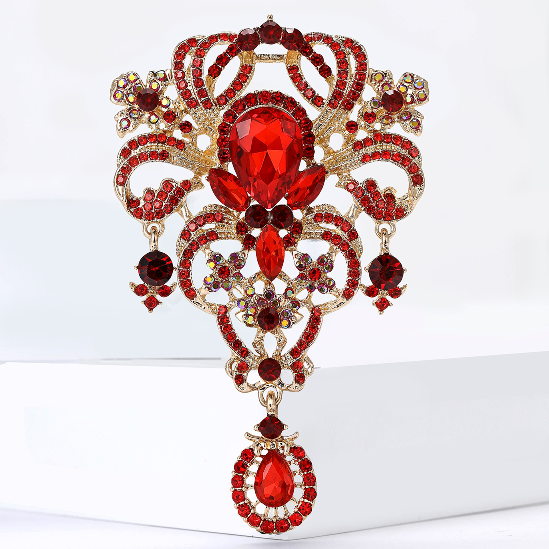 Hochwertige, luxuriöse Brosche im Palaststil aus Glas, modisches und elegantes Accessoire für Damenbekleidung._voghion.com