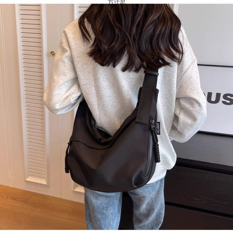 Women's New Fashion Sport Casual Oxford Cloth Shoulder Bag, Versatile Large Capacity Crescent Crossbody Travel Bag Wholesale - Thumbnail 2