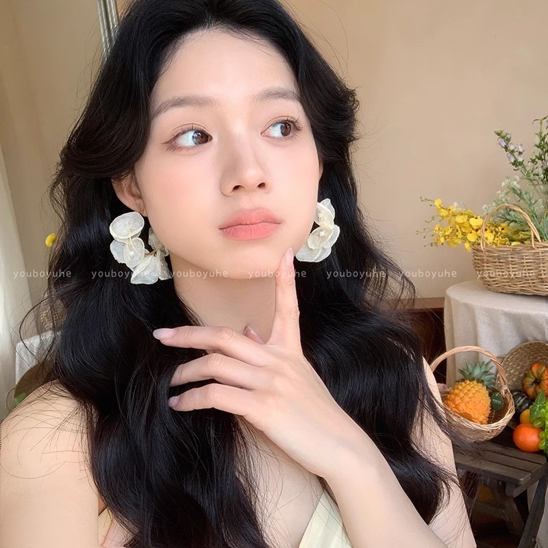 Beige chiffon earrings