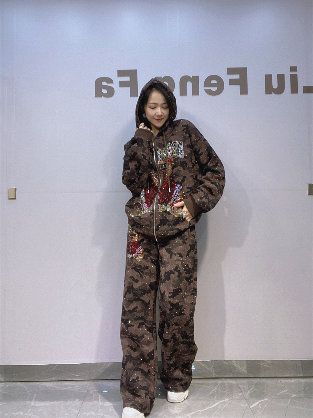 Cardigan camuflado grande suéter conjunto de caño mujer calentamiento taladro casual pantalones rectos sueltos ropa deportiva al aire libre dos piezas set image 6