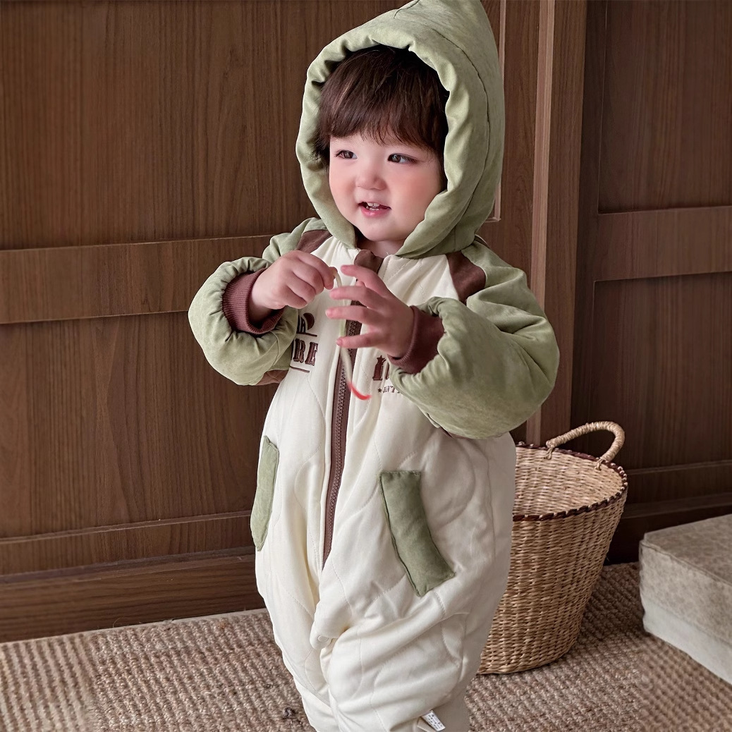 Ropa de bebé coreana, ropa de invierno, ropa de algodón, una pieza acolchada con algodón, lindo y súper lindo, un bebé de 0-2 años, un mamelero con capucha