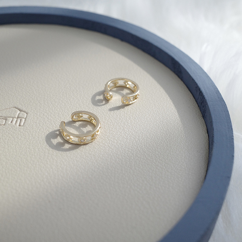 Estilo coreano ins nicho diseño simple todo fósforo hueco circonio diamante oreja hueso clip hembra oreja sin oreja clip pendientes de estilo frío