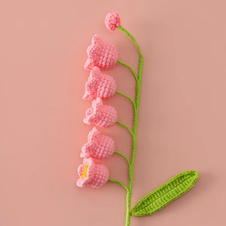 教師の日のプレゼントヒマワリの毛糸の花の手作りの毛糸のメリヤスは花の教師の日の花束の完成品をシミュレーションします。|undefined
