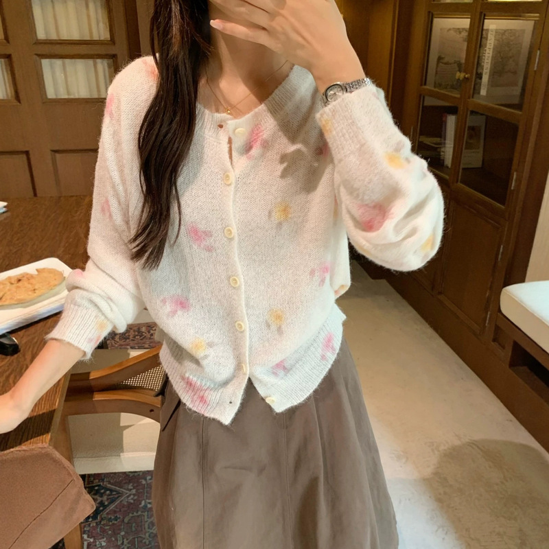 Korean-style round-neck printed knit cardigan, a new spring/autumn fashion item for women, versatile, age-reducing, and slimming, perfect as a sweater or outerwear