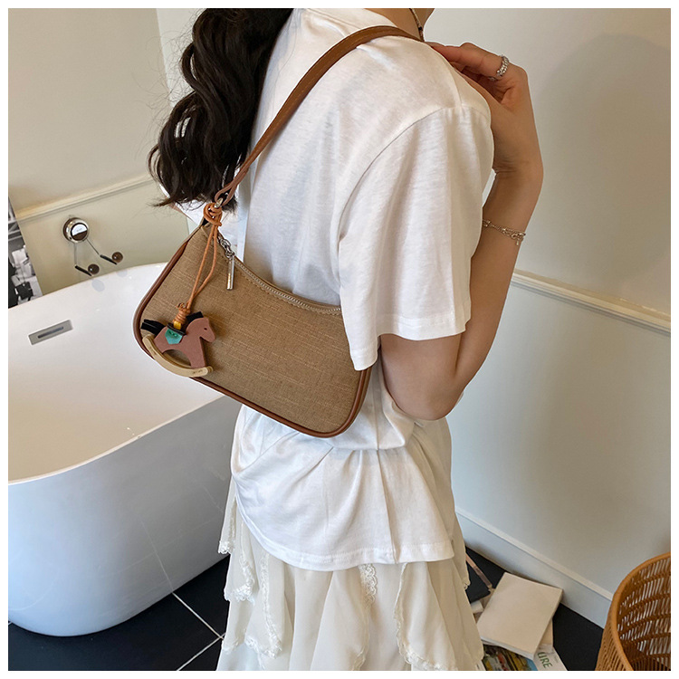 A niche design and fashionable underarm bag for summer 2025, a versatile and high-quality crossbody bag for women's daily commuting undefined