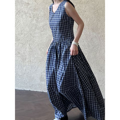 鹿西の青い格子のフランスのワンピースの女性の春の夏の新型のvネックのつぼみのベストのスカートの大きい振り子のロングスカートの8733