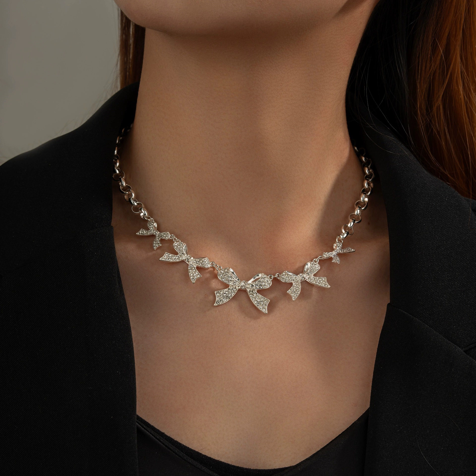 Европейская и американская трансграничная цепочка на ключицу, яркое серебряное ожерелье с подвеской в ​​виде банта, летняя мода, популярный производитель ювелирных изделий, прямая продажа