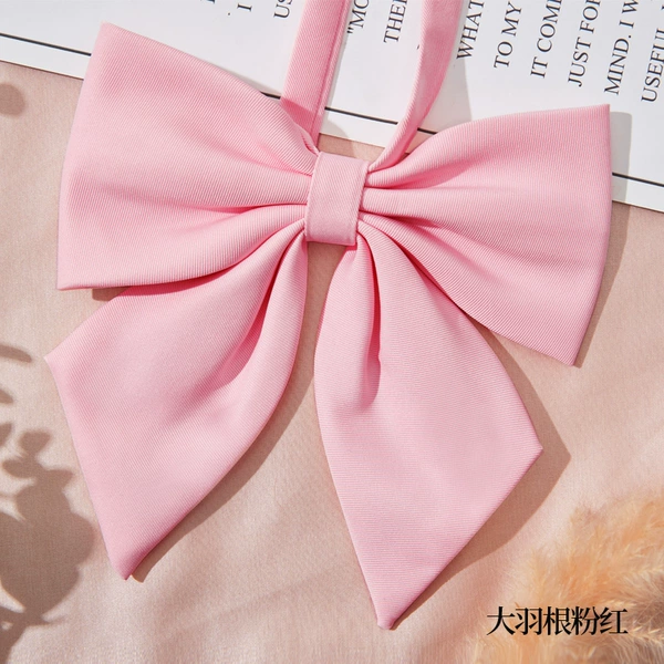 Pink feathers collar flowers