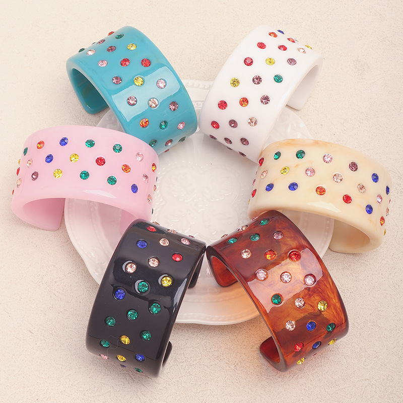 Niche Designer Vintage Resin Studded Open Bracelet for Women, Light Luxury, High-End Feel, Versatile, Exquisite Wide Bracelet Niche Designer Vintage Resin Studded Open Bracelet for Women, Light Luxury, High-End Feel, Versatile, Exquisite Wide Bracelet