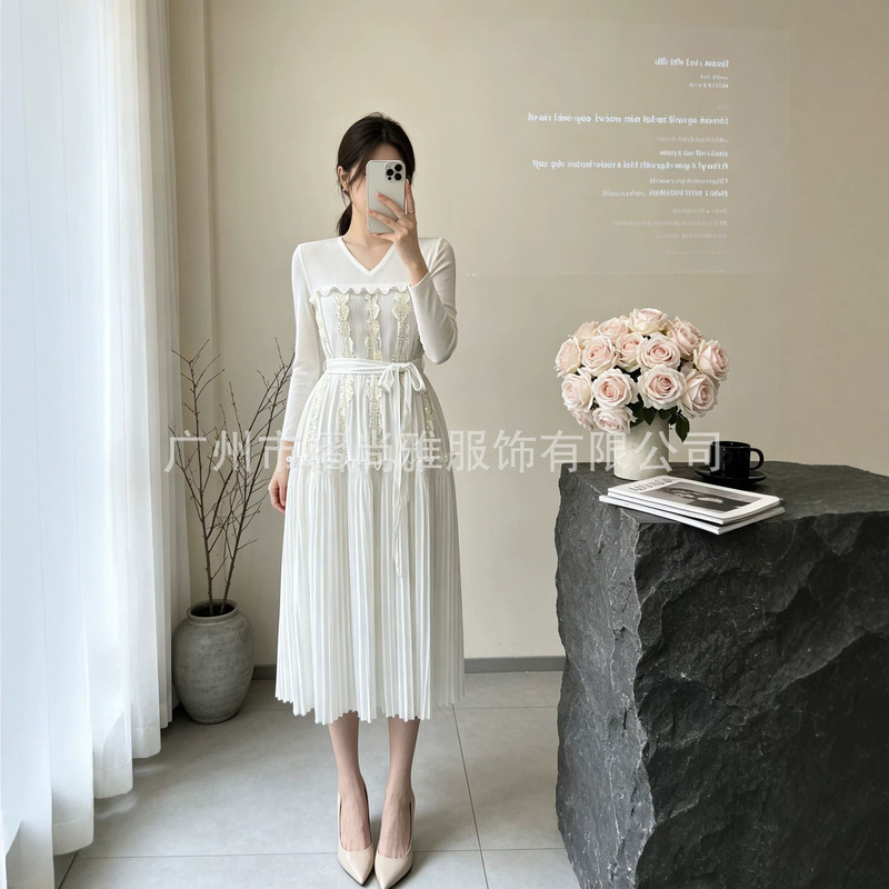 Directly from the Manufacturer: 2026 Autumn New Style Solid Color Dress with Beaded Window Flower Pattern, Ruffled Edges, and a Unique Patchwork Design