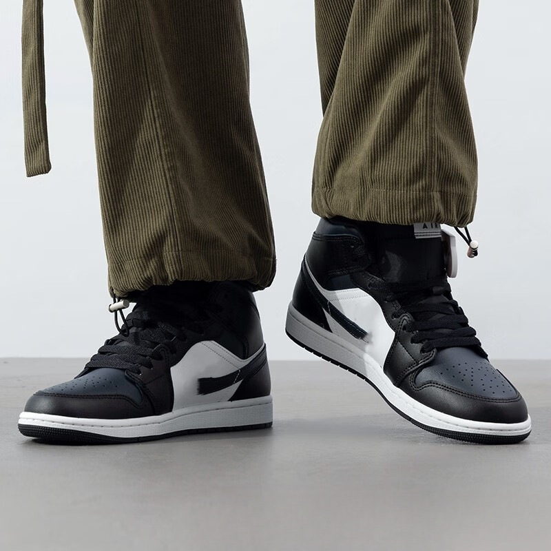 Cross-Border Supply High-Top Vintage-Style Sneakers, Breathable and Wear-Resistant, Unisex, Export Streetwear, Practical Casual Sports Basketball Shoes Cross-Border Supply High-Top Vintage-Style Sneakers, Breathable and Wear-Resistant, Unisex, Export Streetwear, Practical Casual Sports Basketball Shoes
