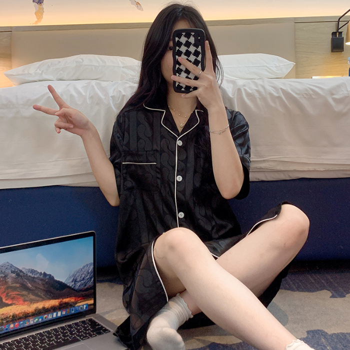 Verano simple casual jacquard de seda de hielo camisón de manga corta para mujer cardigan Delgado solapa seda ropa para el hogar transmisión en vivo