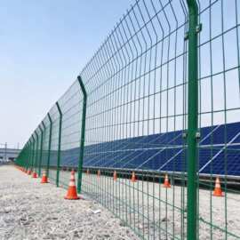 双边丝护栏网水库河道工厂隔离网围栏网 光伏电站绿色铁丝网