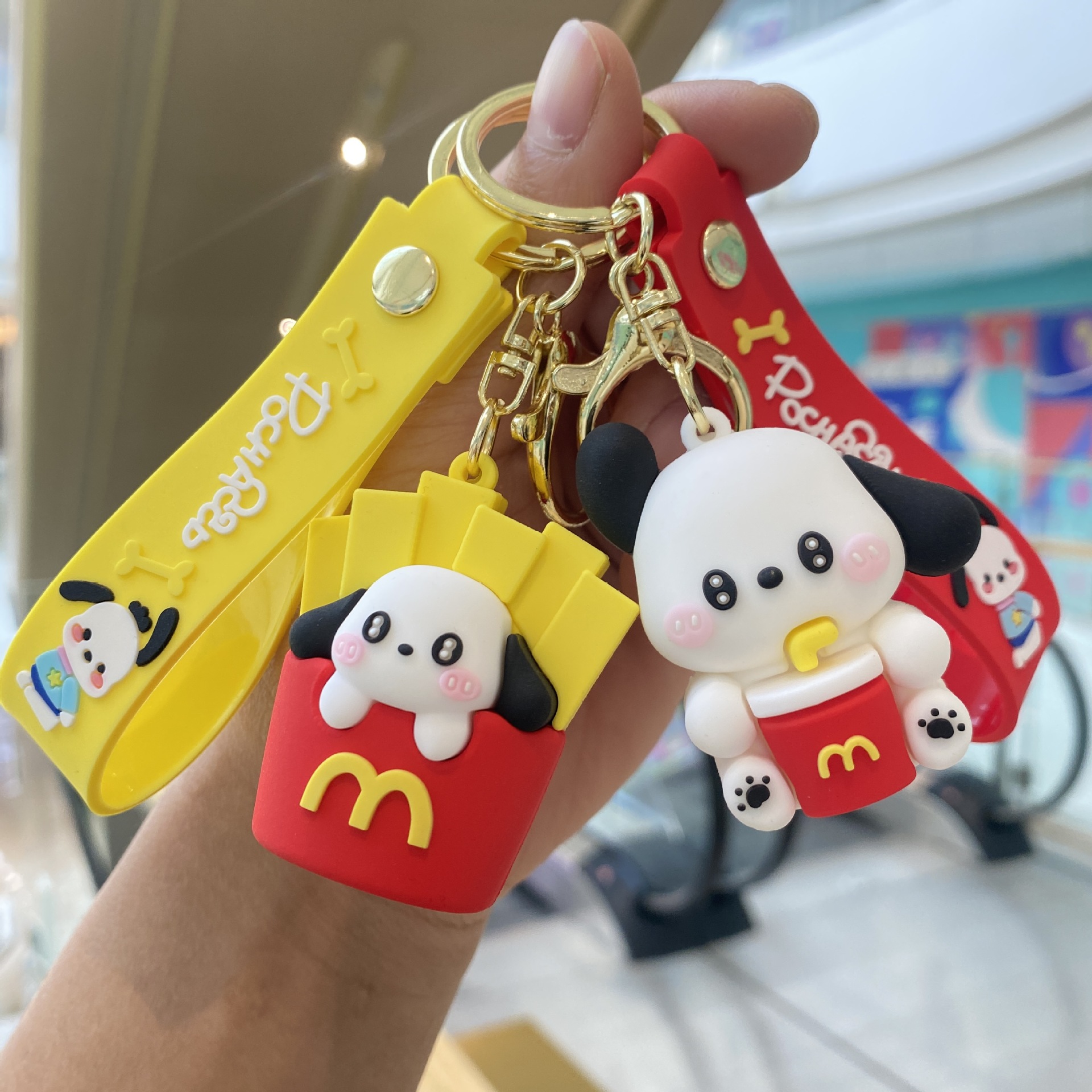 De dibujos animados M hogar Pacha perro llavero mochila colgante cadena de la llave del coche papas fritas perro pareja pequeño regalo al por mayor