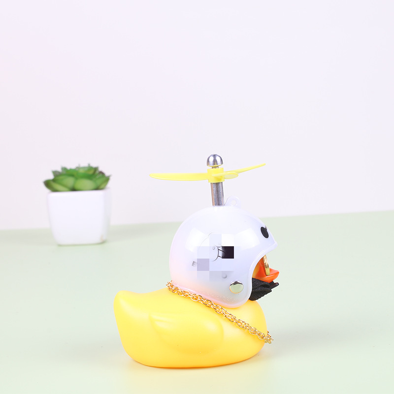 Broken Wind Duck Decoración de coche Adornos Red de coche con casco Tik Duck Little Yellow Duck Car Turbo Duck