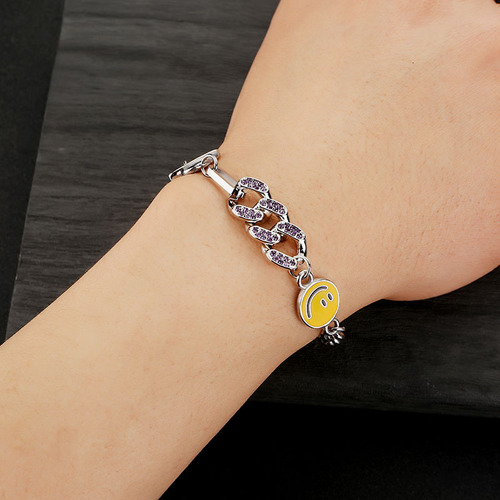 Men's smiling hand chain with a sense of elegance, summer niche design, versatile birthday gift, wholesale accessories, simple and stylish jewelry for women