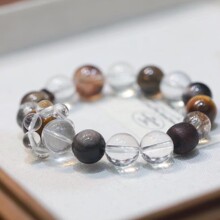 ��Ȼ��ˮ���S���۲�ˮ��̴ľ�ڽ������Ů����ؔ�D�\С�����