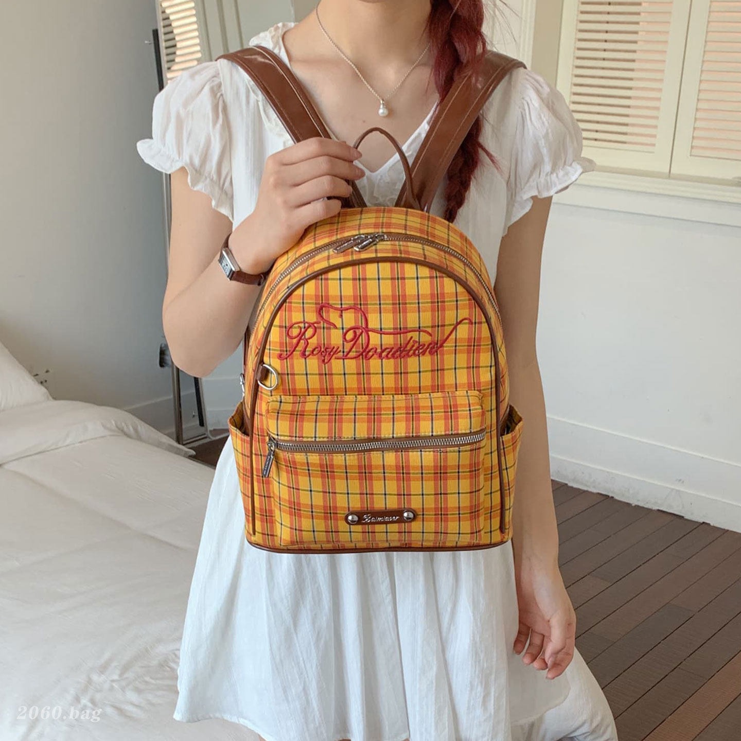 Mujeres de viaje nueva mochila de estilo cuadrado, mochila bordada de moda para niñas 2026 no letras mochila de estudiantes