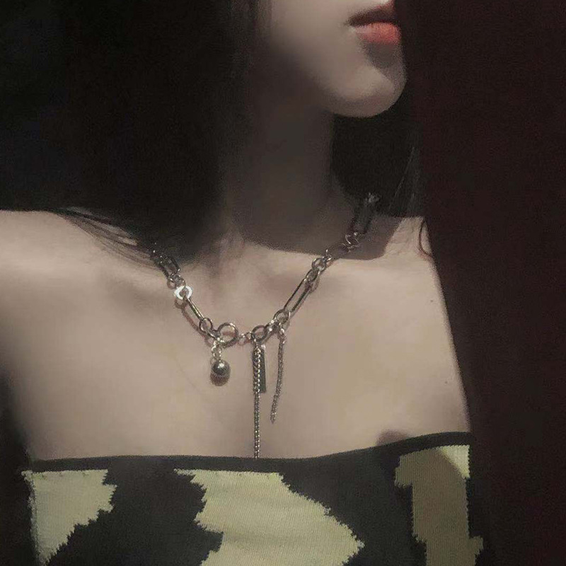Fashionable trend pendant with tassels