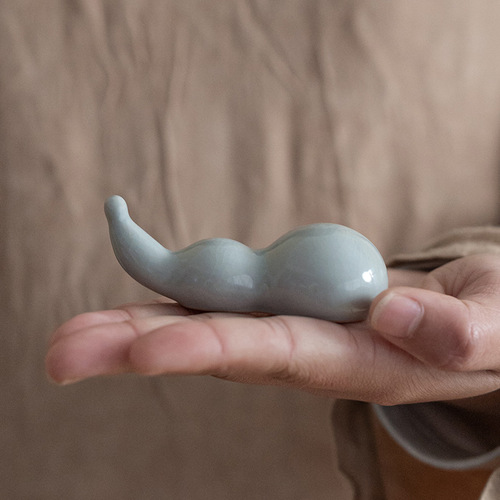 Tianqing Ru Kiln tea pillow, split Ru porcelain gourd ornaments, Kung Fu tea set accessories, tea ceremony accessories