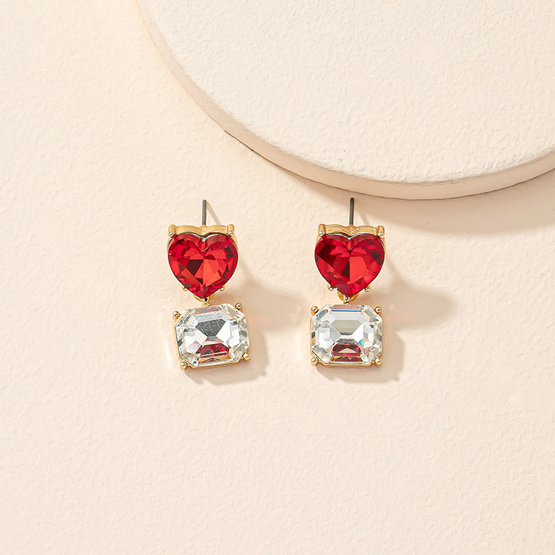 Fashion Heart-shaped Diamond Alloy Earrings display picture 3