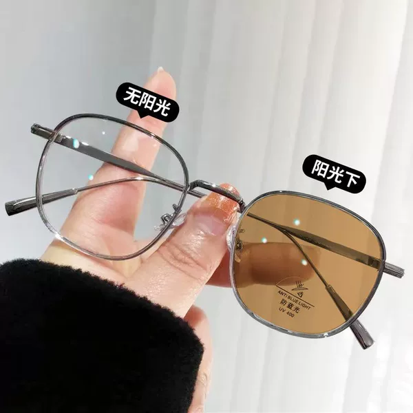Translucent silver [brown lenses]